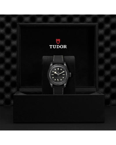Tudor Black Bay Ceramic, 41 mm ceramic case, Hybrid leather and rubber strap (horloges)